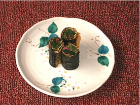 水菜、桜の花の塩漬けの湯葉巻