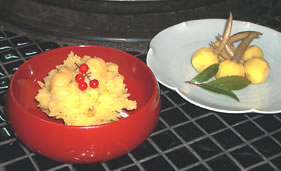 栗きんとん(左)・くわいの前飾り(右)